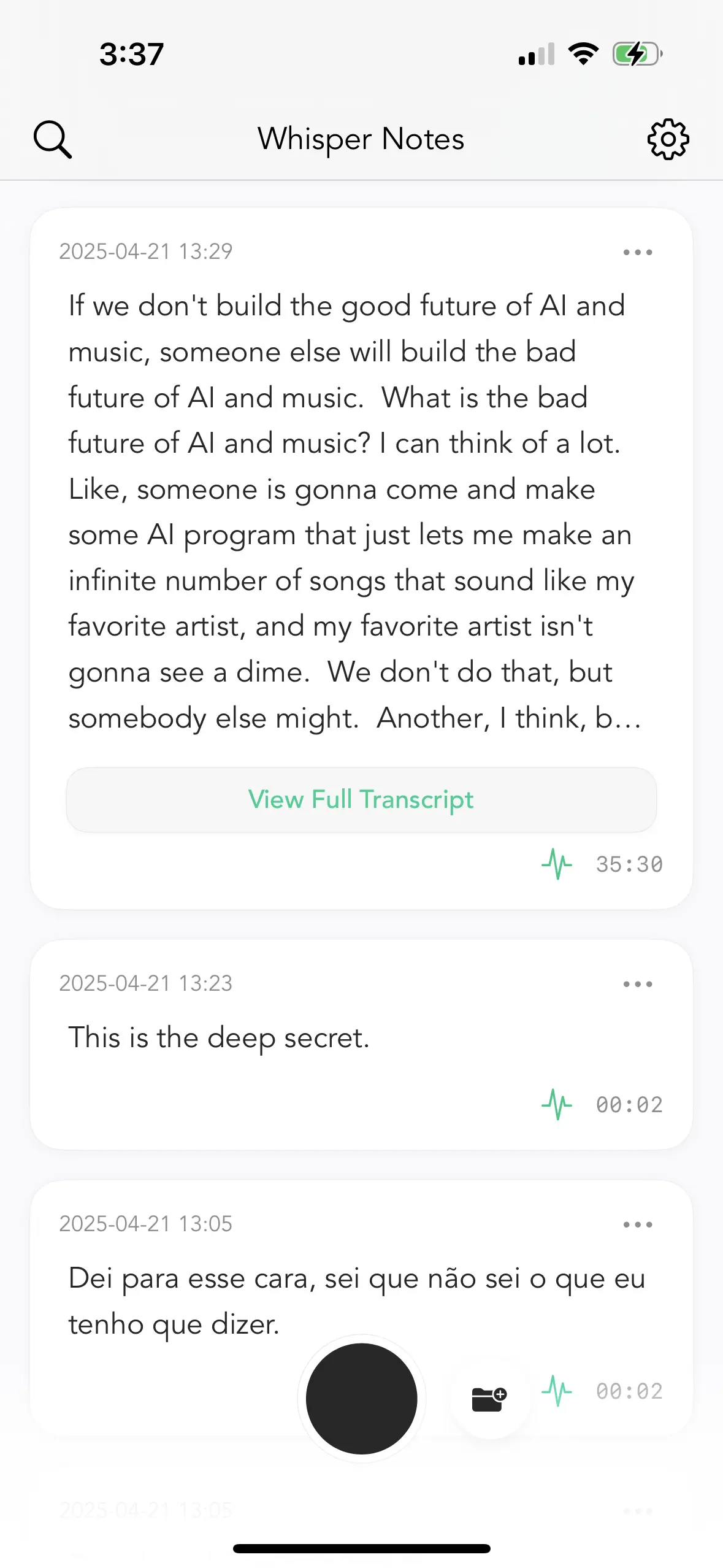 Interfaccia di Whisper Notes che mostra la schermata di registrazione e la vista di trascrizione